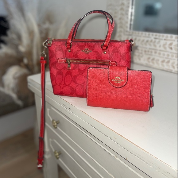 Coach Handbags - Coach Crossbody Purse & Wallet